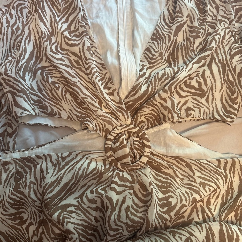 Lush‎ Brown Zebra Print Cutout maxi Dress Size Large - Picture 2 of 9